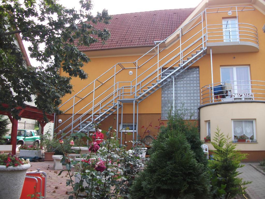 Jobor Vendeghaz Hotel Győrújbarát Eksteriør billede